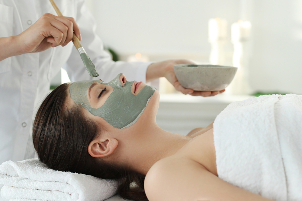 Klassische Gesichtsbehandlung · Maske · Hautpflege
