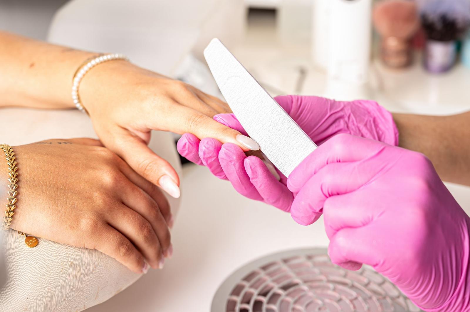 Maniküre, Handschuhe, Gelnägel, Feilen